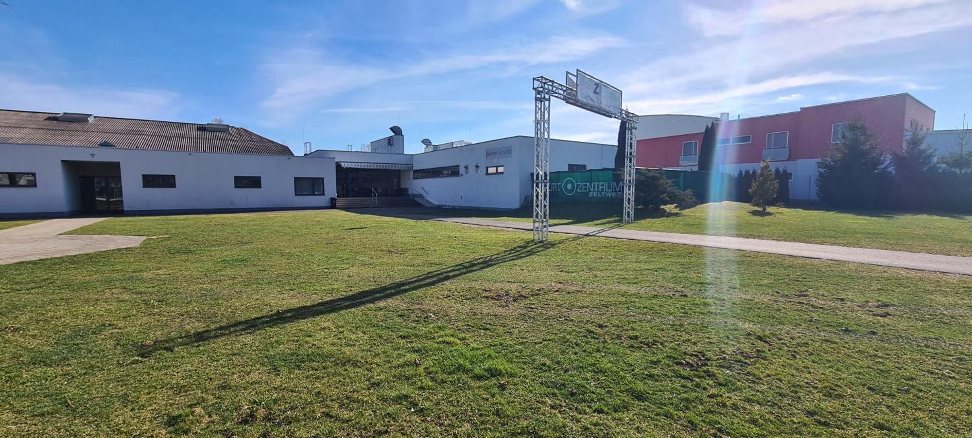 Indoor Camping Sportzentrum Zeltweg Exterior photo